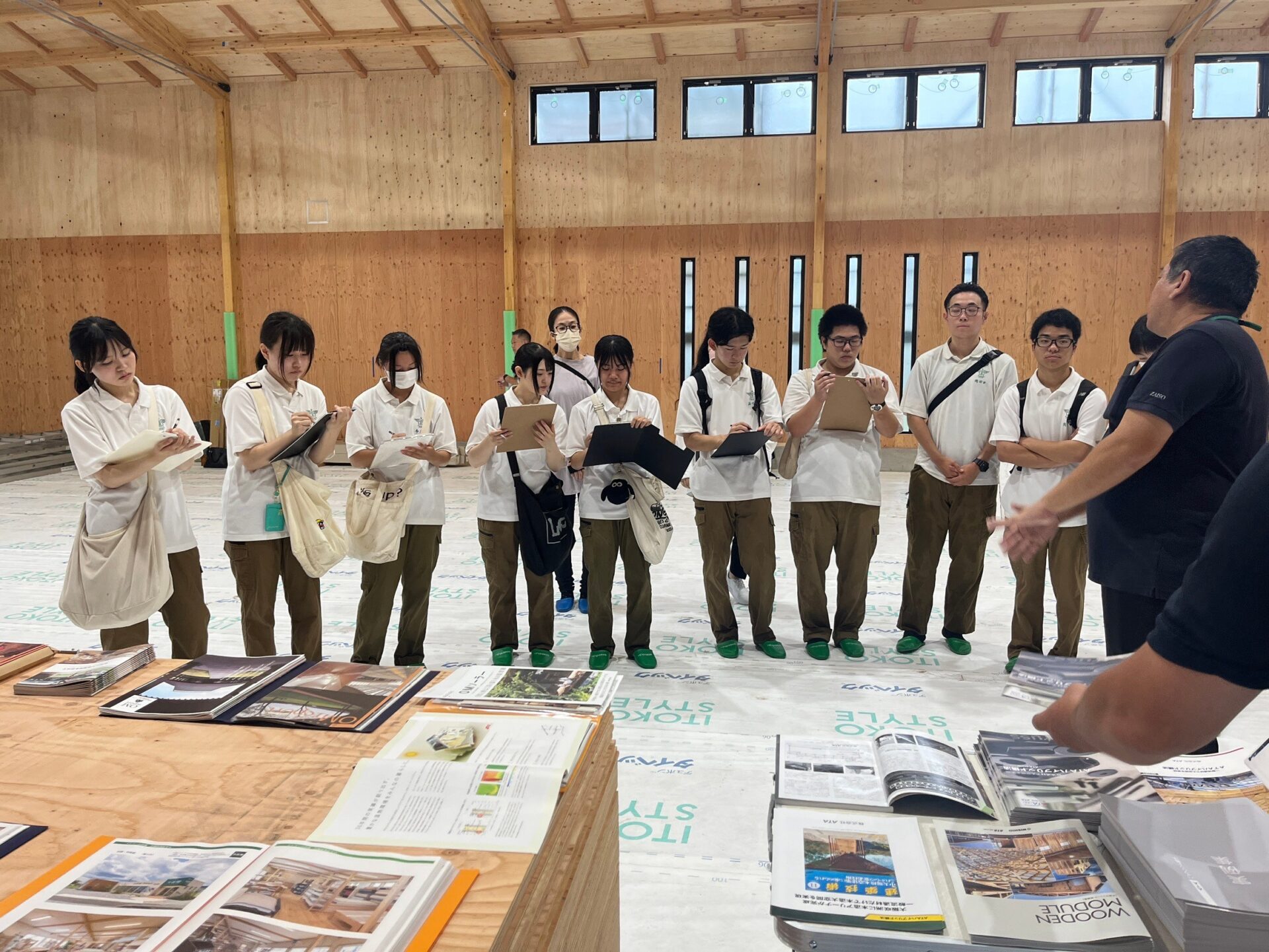 愛知県立豊橋工科高校　建築デザイン科生徒４０名来場！