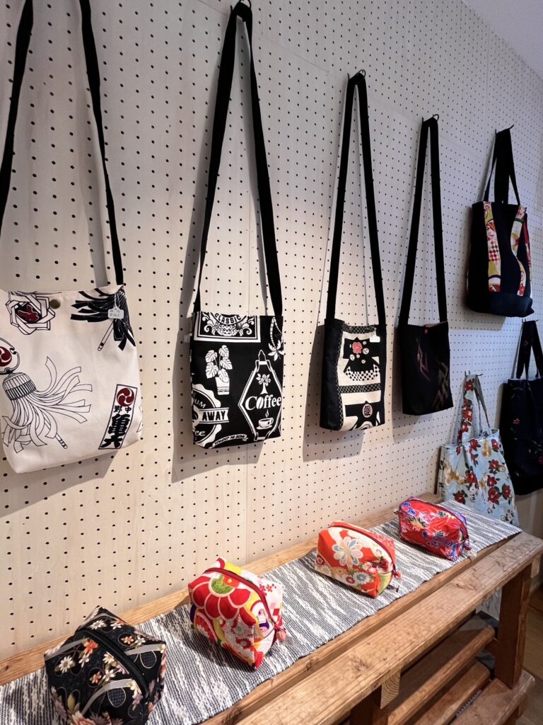 エコショップ企画展『革小物と和柄のコラボレーション展』