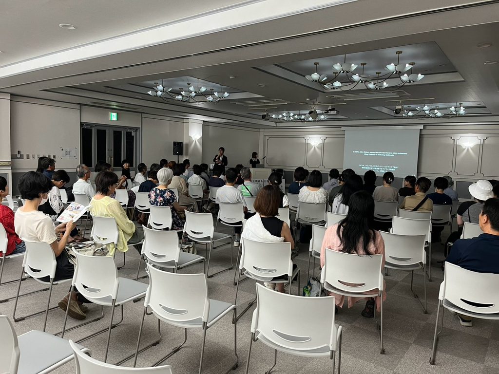 豊川グランドホテルの会場いっぱいに集まった参加者
